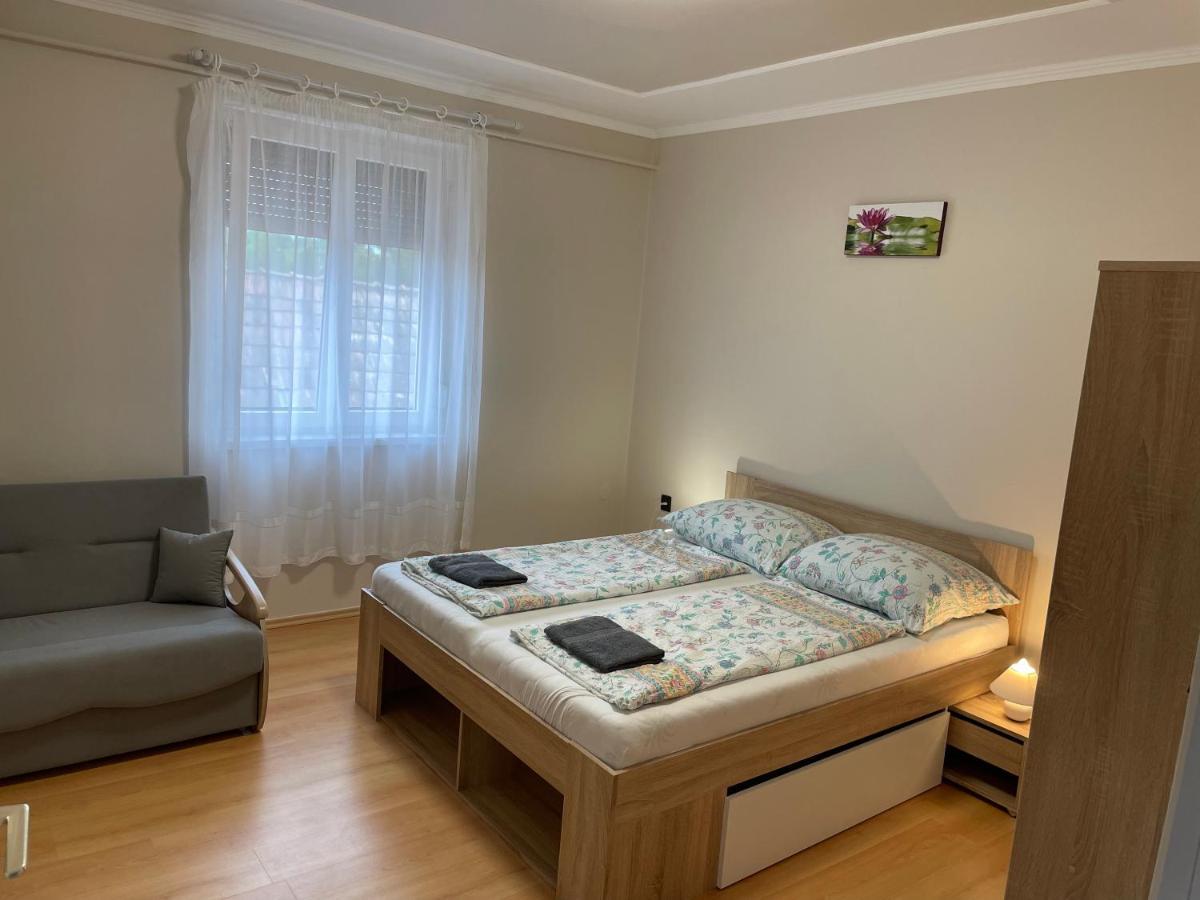 Pingvin Cukraszda Apartman Felso Szint Balatonmariafurdo Bagian luar foto