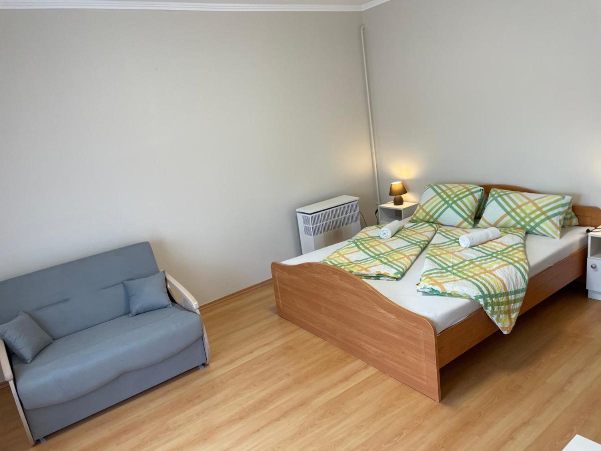 Pingvin Cukraszda Apartman Felso Szint Balatonmariafurdo Bagian luar foto