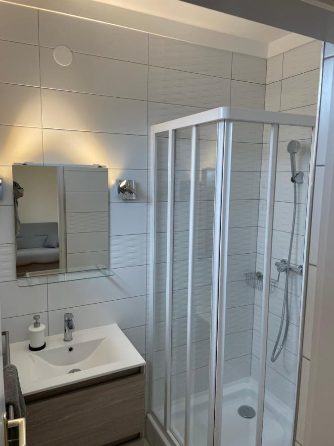 Pingvin Cukraszda Apartman Felso Szint Balatonmariafurdo Bagian luar foto
