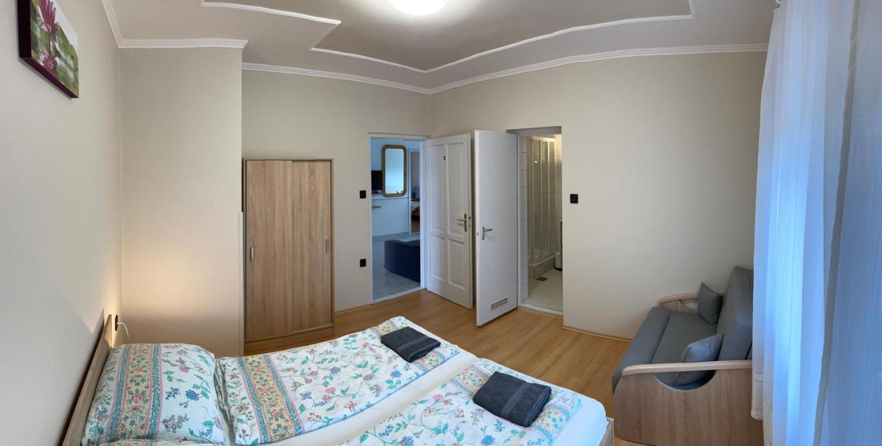Pingvin Cukraszda Apartman Felso Szint Balatonmariafurdo Bagian luar foto