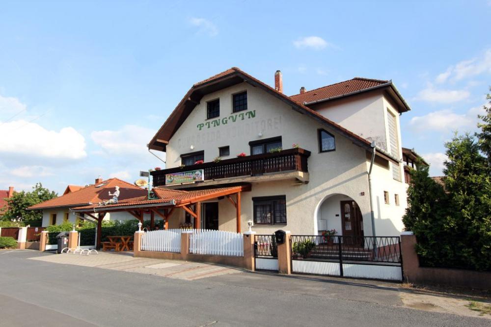 Pingvin Cukraszda Apartman Felso Szint Balatonmariafurdo Bagian luar foto